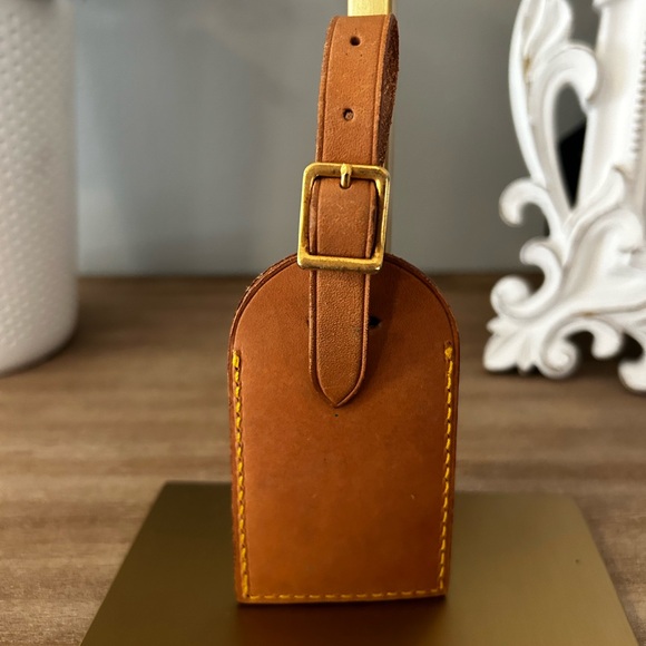 AUTHENTIC LV NAME TAGS - Picture 6 of 15